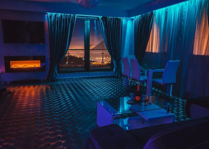 Daire Seasons-top Of The *